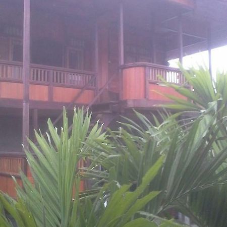 Sunset Guest House & Bar Bunaken Exteriör bild