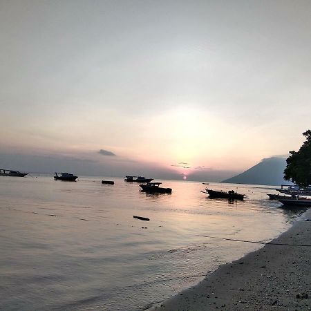 Sunset Guest House & Bar Bunaken Exteriör bild