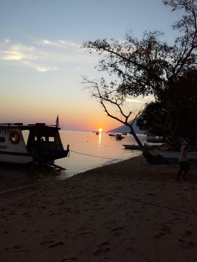 Sunset Guest House & Bar Bunaken Exteriör bild