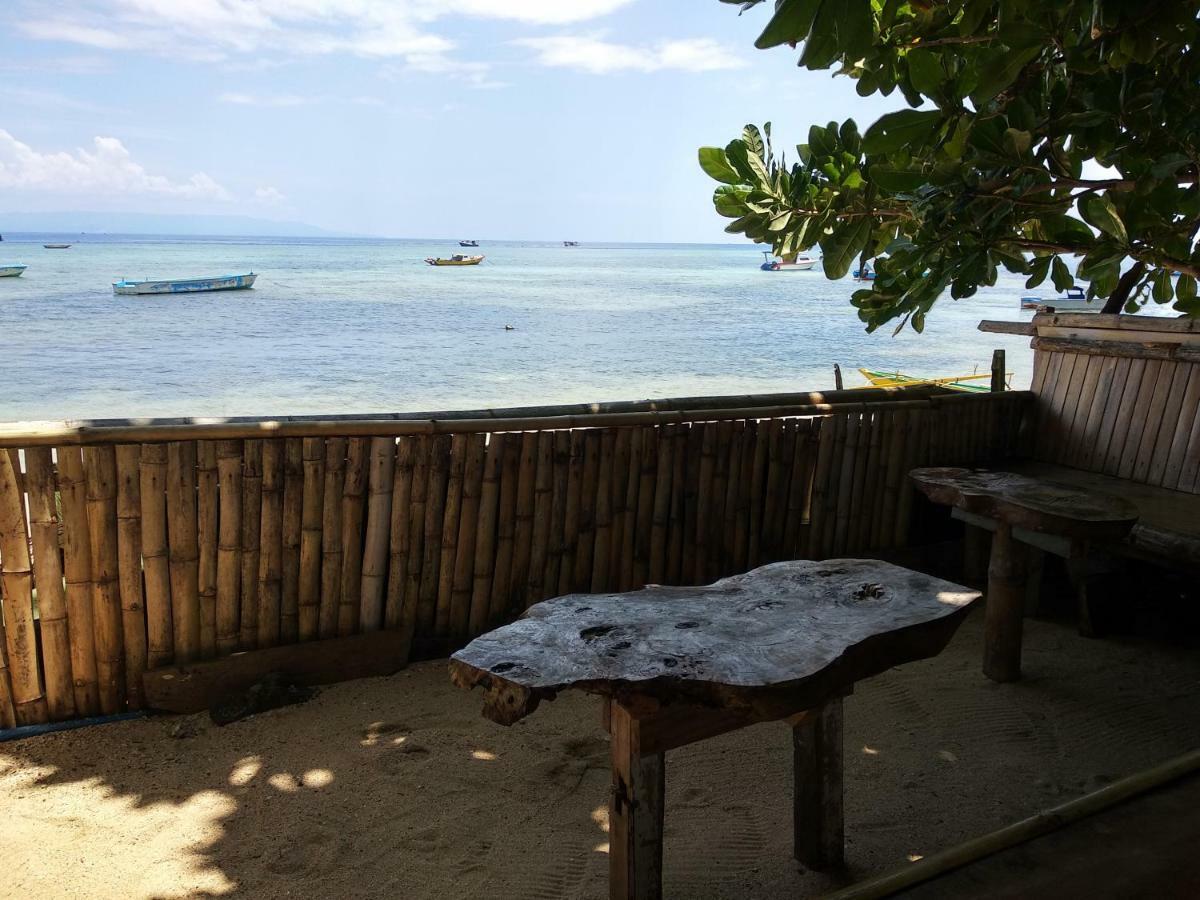 Sunset Guest House & Bar Bunaken Exteriör bild