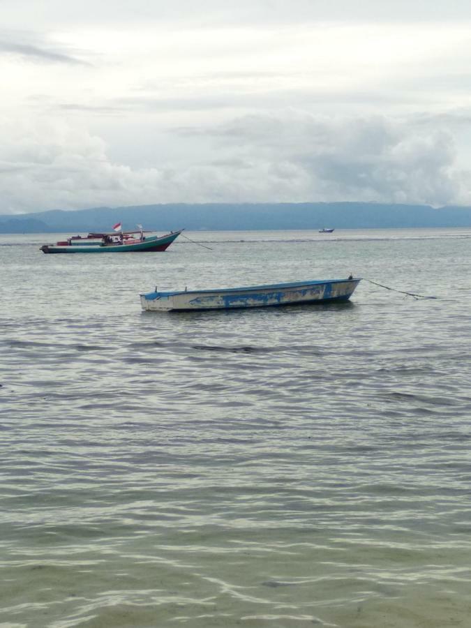 Sunset Guest House & Bar Bunaken Exteriör bild